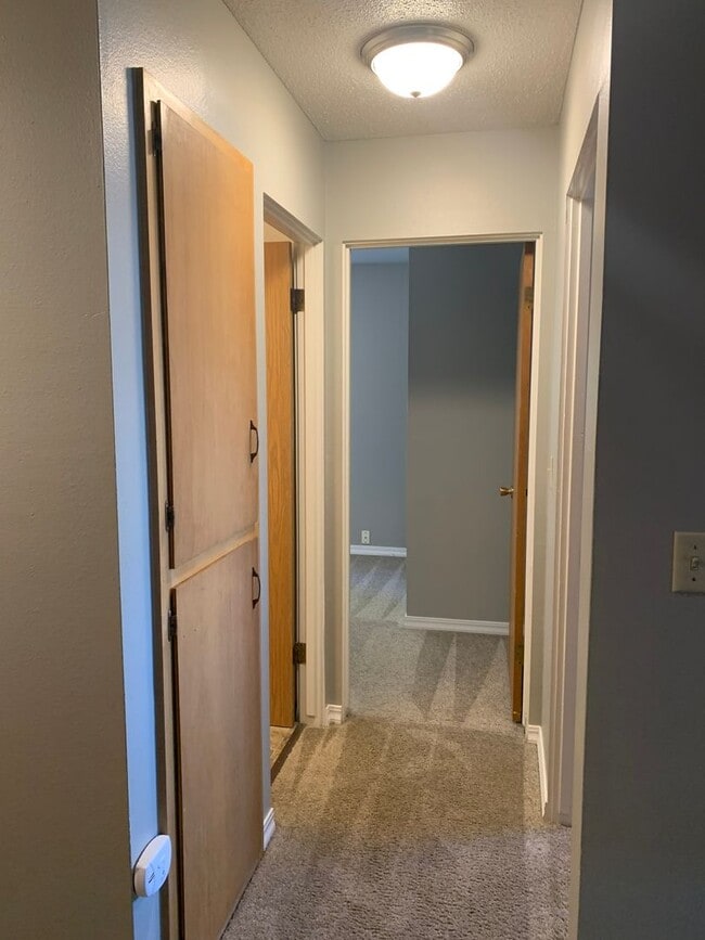 Building Photo - Pssst: This One Comes with FREE WiFi, 1 FREE Month of Rent, & It's Only Minutes Walk From CWU!