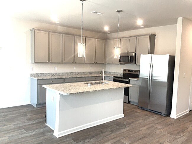 Building Photo - 3260 Emberly Dr