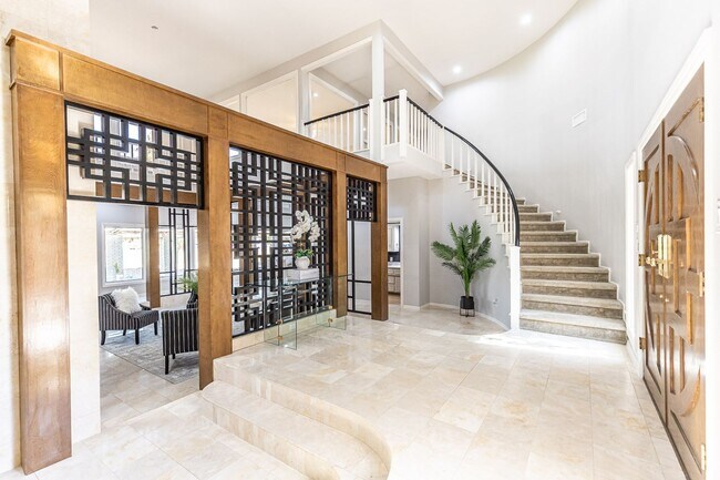 Foto del edificio - Luxury Living Overlooking Lakeridge Golf C...