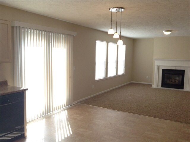 Foto del edificio - 3151 Crestwell Dr