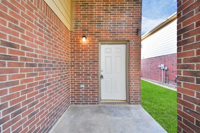 Building Photo - 21631 Sandystone Ln