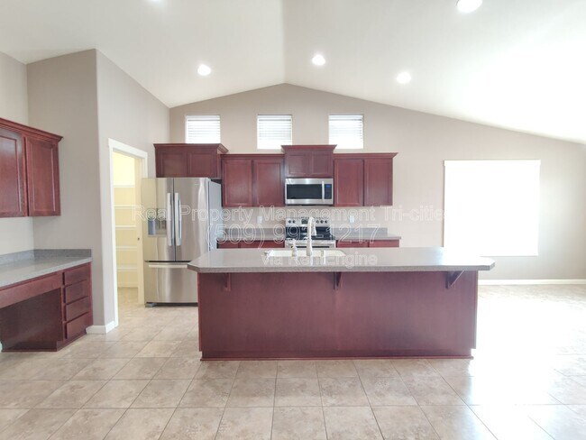 Foto del edificio - 603 Hilltop View St