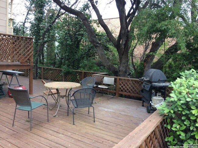 Foto del edificio - 230 E Mulberry Ave