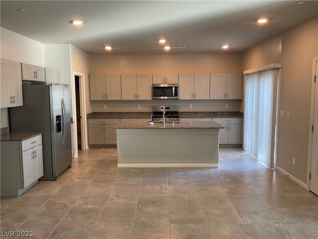 Foto del edificio - 547 Carmel Point Ct