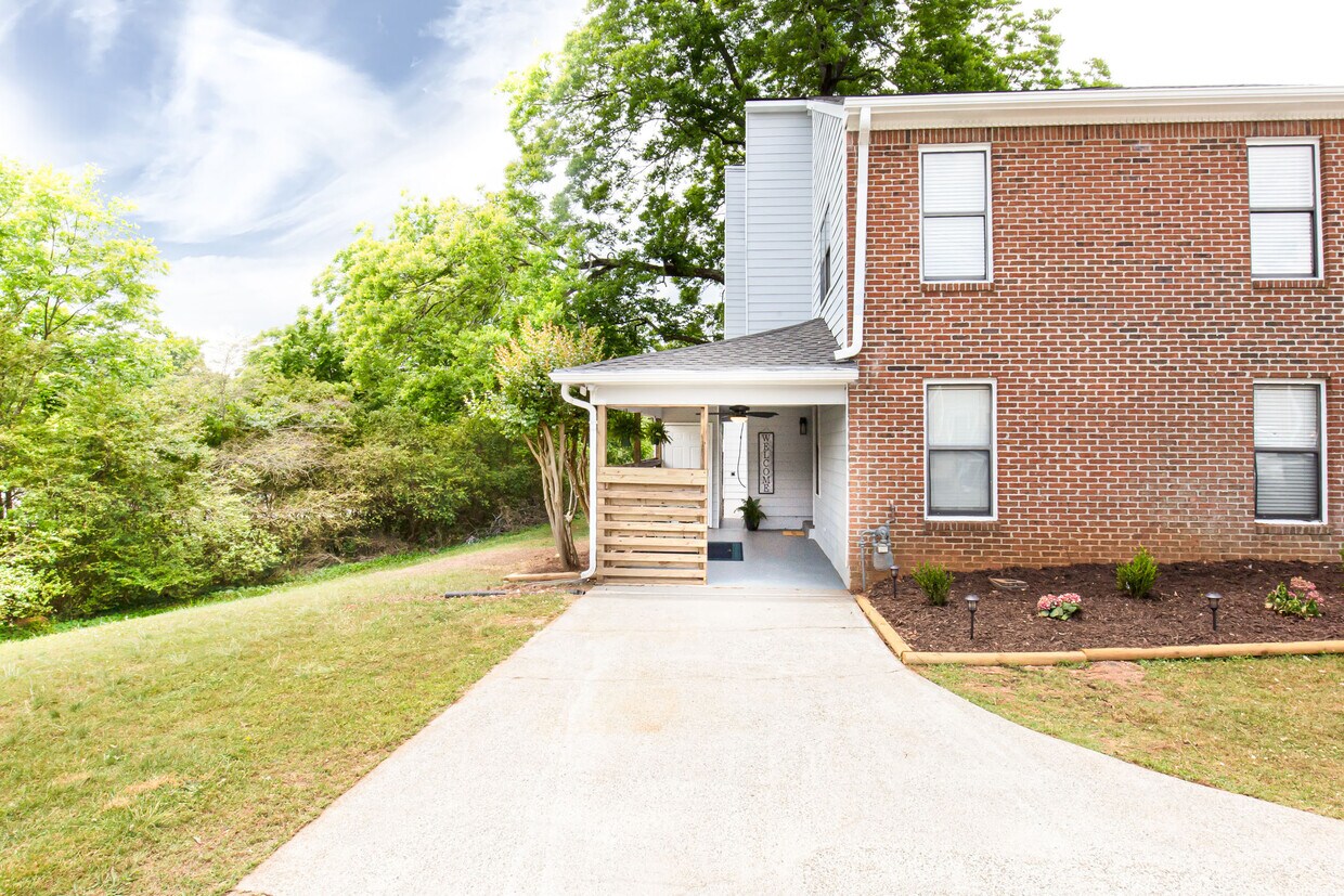 Primary Photo - 3155 Duvall Pl NW