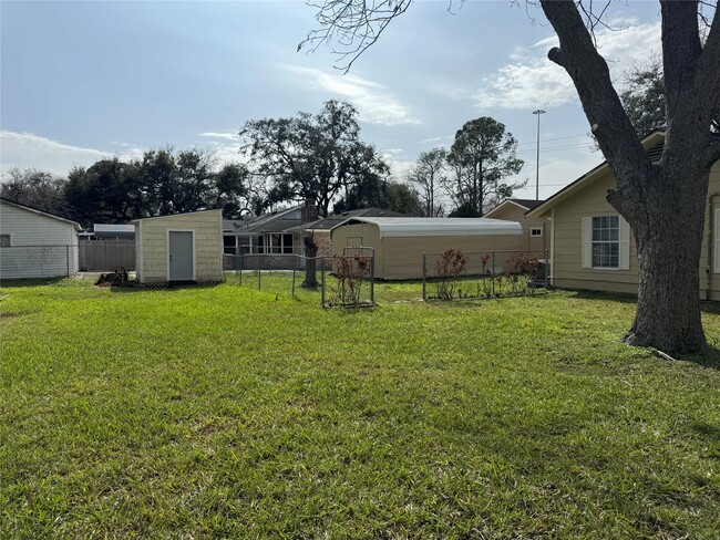 Foto del edificio - 5702 Pine Ave