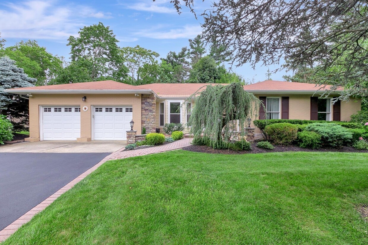 Primary Photo - 4 Half Acre Ct