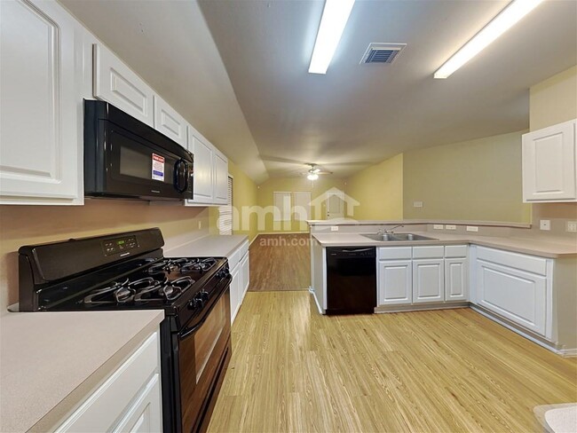 Foto del edificio - 9310 Fillmont Ln