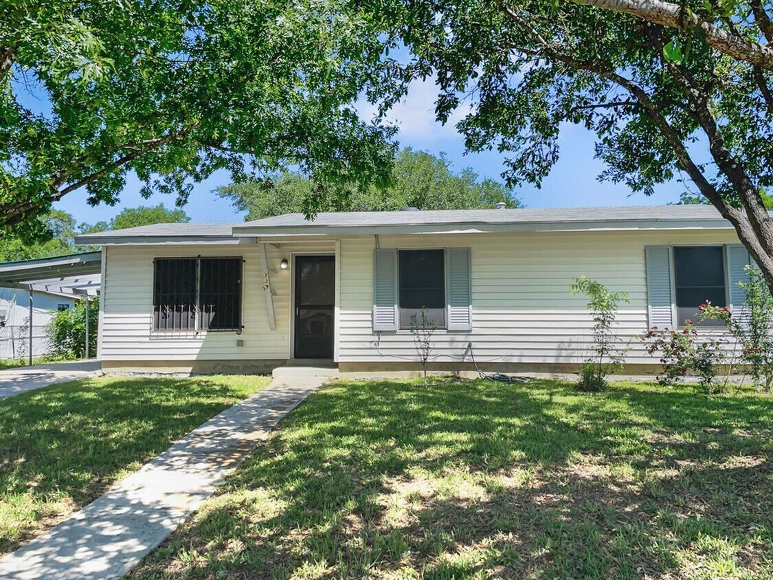 Foto principal - Cute 3 bedroom- 1 bath home ready for move...