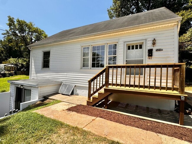 Building Photo - 509 Valley Rd