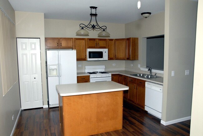 Building Photo - 31596 TallGrass Ct