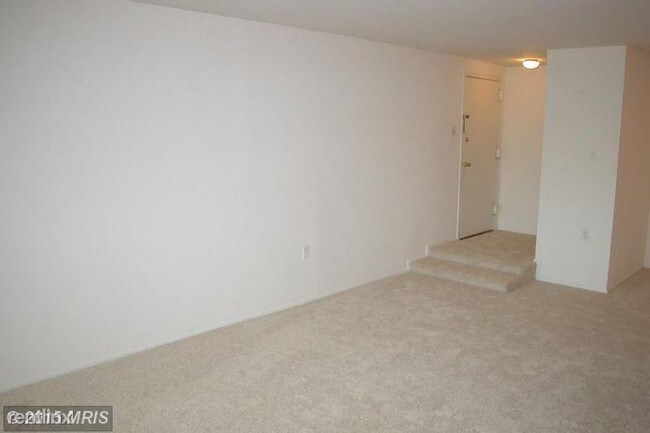Building Photo - 2 br, 1 bath Condo - 415 Christopher Ave
