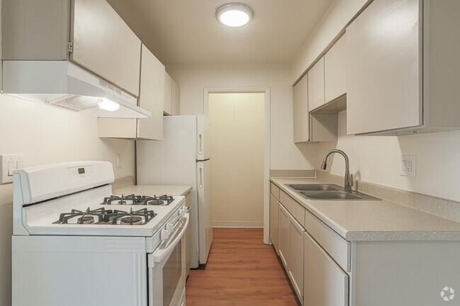 2 BR, 1 BA - Kitchen - Breton Court