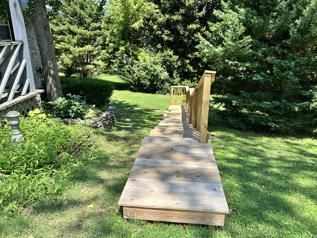 Stairs to door - 2031 Eversong Ln