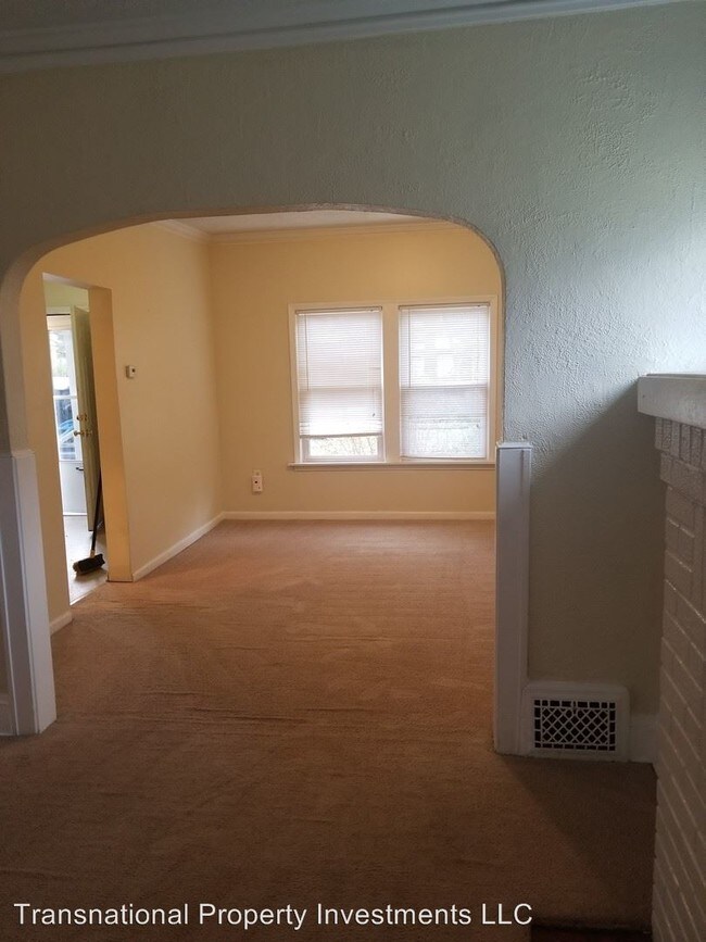 Building Photo - 3 br, 1 bath House - 917 Woodview Rd.