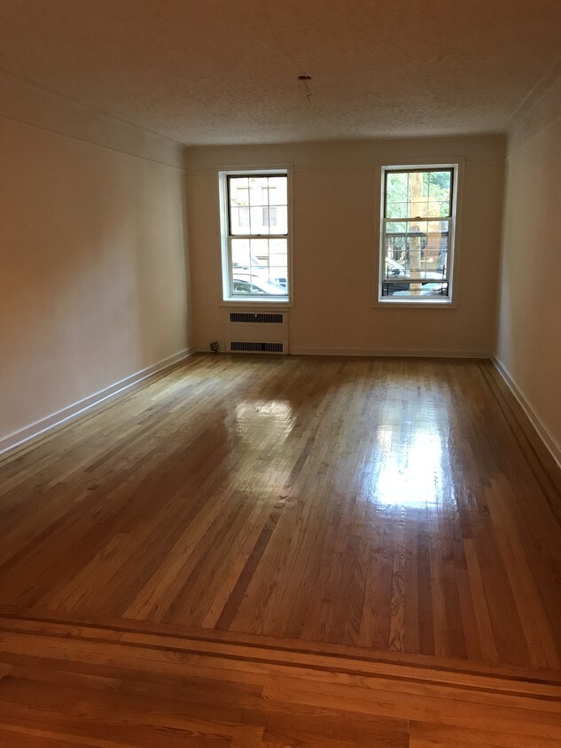 Living space - 110-34 73rd Rd
