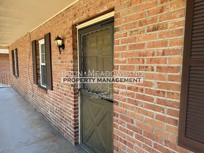 Foto del edificio - 128 Lynnwood Dr
