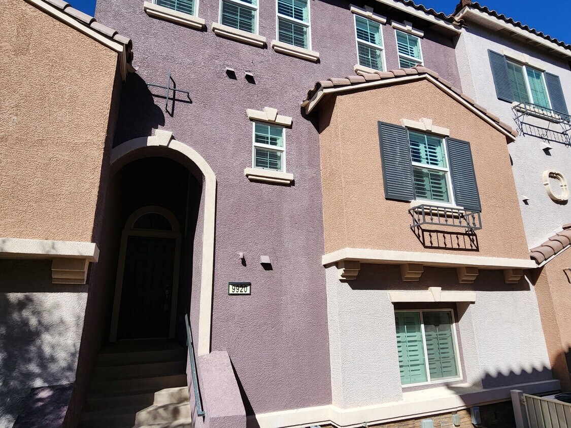 Primary Photo - Three Level Mountains Edge Townhome