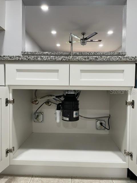 Foto del edificio - 6340 Newtown Cir