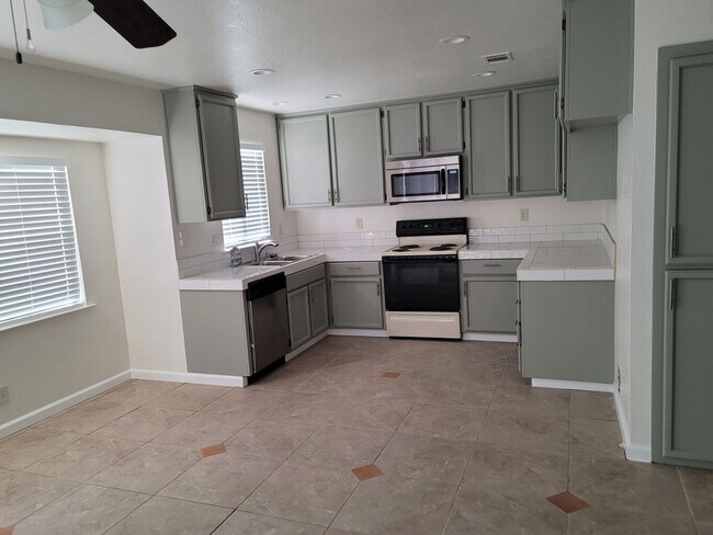 Foto del edificio - House for Rent!