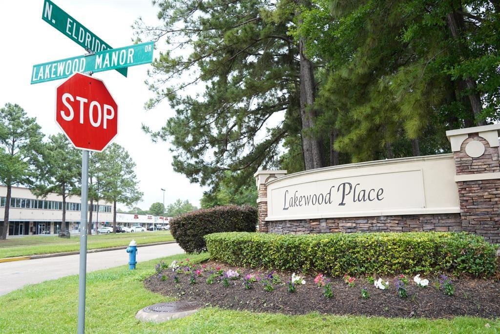 Foto principal - 16019 Summerville Lake Dr