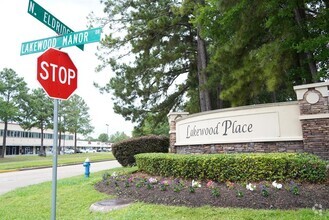 Building Photo - 16019 Summerville Lake Dr