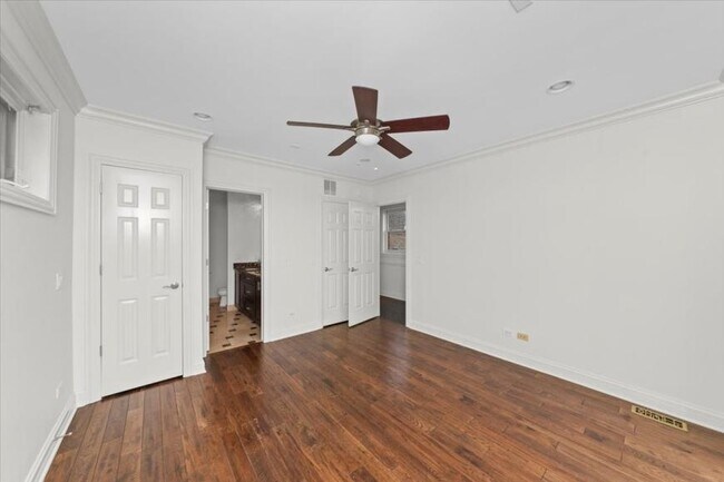 Foto del edificio - 3 bedroom in Chicago IL 60642