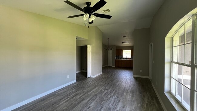 Building Photo - 2127 Towles St