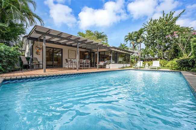 Foto del edificio - 1950 Harbourview Dr