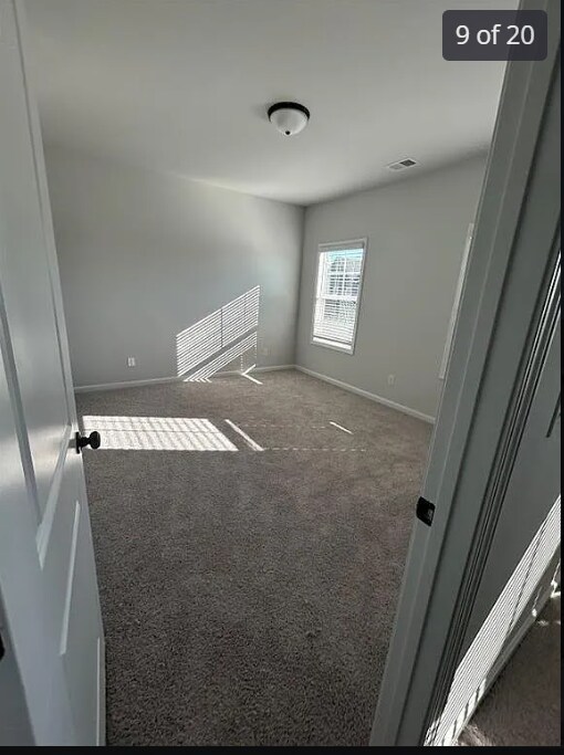 Foto del edificio - 127 Lauren St