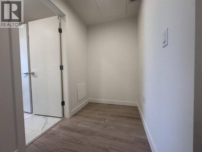 Building Photo - 7728 Park Cres