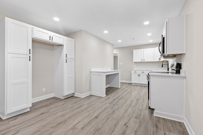 Building Photo - 1200 Lockland Ave