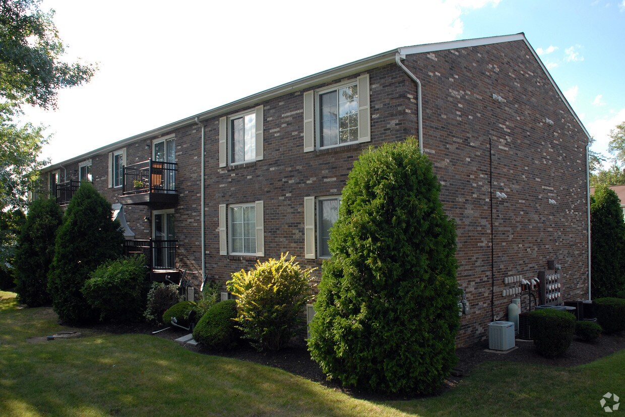 Foto del edificio - 6109 Patrick Henry Dr