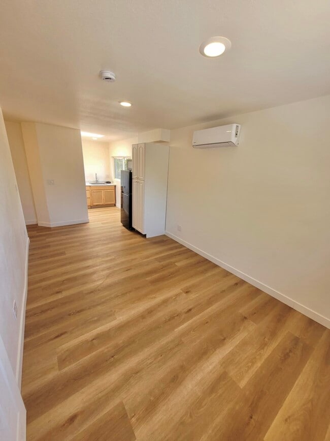 Foto del edificio - 1550 Encino Dr