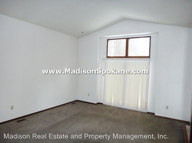 Building Photo - 3 br, 3 bath House - 15814 N. Pineview Circle
