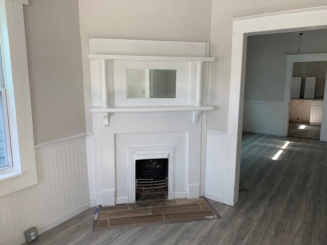 Building Photo - 19 Bouhan St
