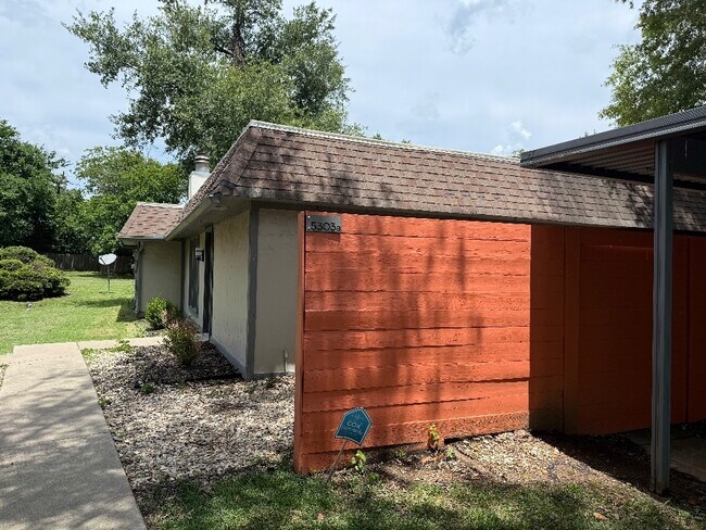 Foto del edificio - 5303 E 32nd Pl