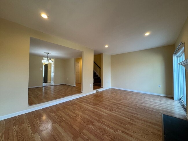 Photo - Beautiful 3 Bed 3 Bath Brick Townhome In Springfield Square