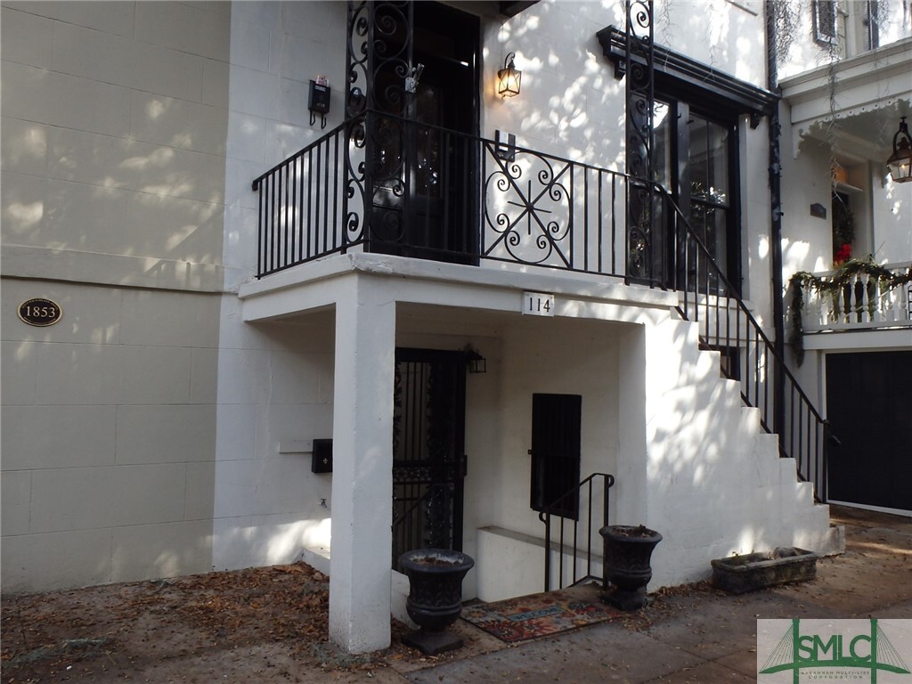 Primary Photo - 114 E Jones St
