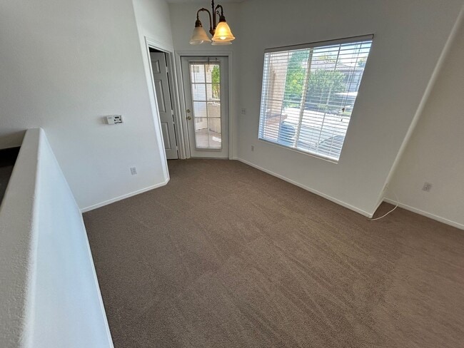 Building Photo - SPACIOUS 2 BEDROOM, 2 BATHROOM UPSTAIRS CO...
