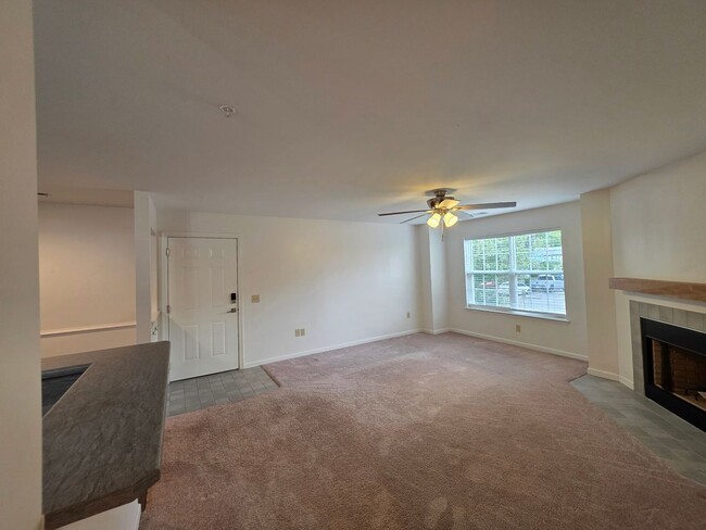 Building Photo - Charming Life at Lafayette Coves Condos!