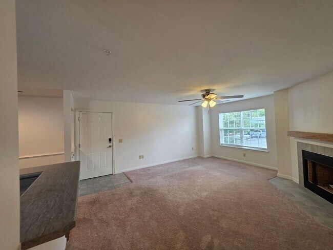 Foto del edificio - Charming Life at Lafayette Coves Condos!