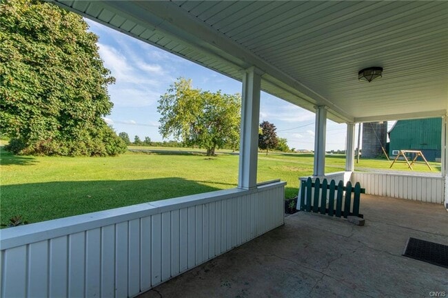 Foto del edificio - 29601 Perch Lake Rd