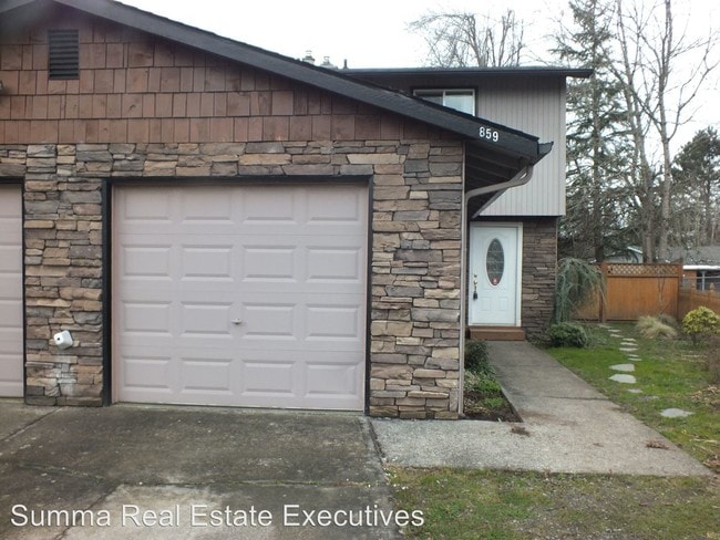 Building Photo - 857 NE Hacienda Ct