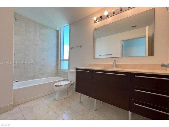 Foto del edificio - 2 br, 2.5 bath Condo - 1900 N Bayshore Dr ...