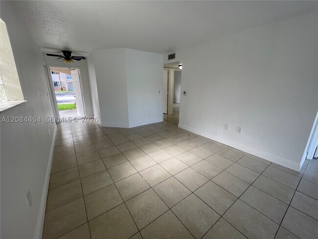 Building Photo - 1251 SE 31st Ct