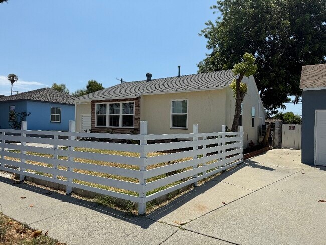 Foto del edificio - 9936 Rosecrans Ave