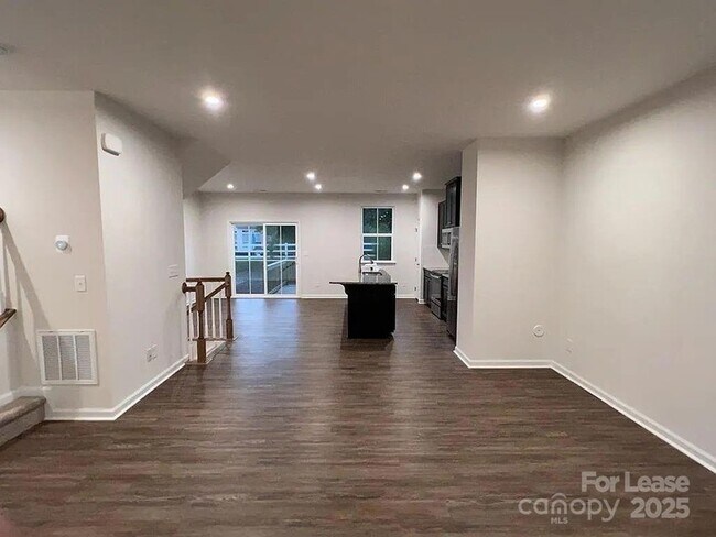 Foto del edificio - 2596 Grantham Place Dr