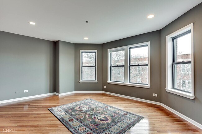 Building Photo - 2714 N Sawyer Ave