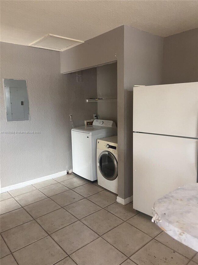 Foto del edificio - 571 NE 136th St